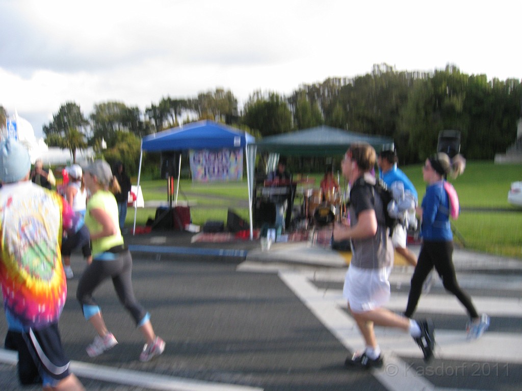 2011 Bay to Breakers Sunday 0395.JPG - I was able to participate in the 2011, 100th anniversary of the San Francisco Bay to Breakers 12K race. A great weekend for sight seeing and racing.